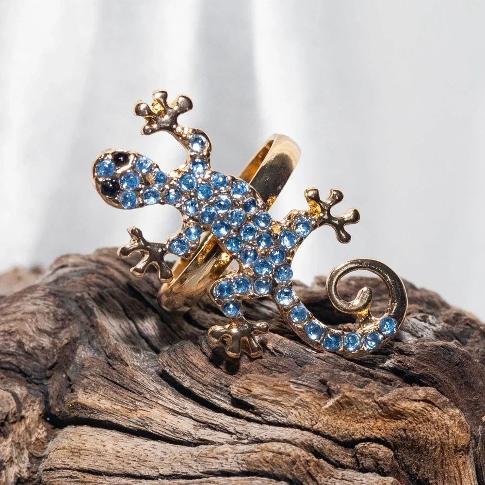 ✨Modcloth Leia Blue Rhinestone Lizard Ring